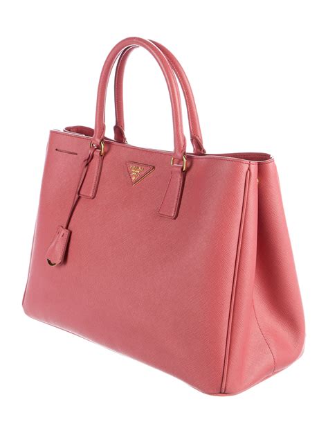 prada saffiano lux tote second hand|prada saffiano shoulder bag review.